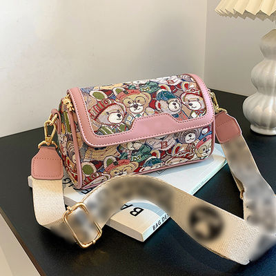 Polyester gelijnd crossbody handtas voor vrouwen Instagram-waardig Cartoon Bear Design