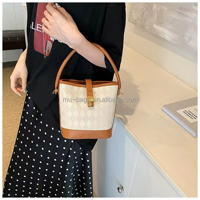Hoofdmateriaal PU leer crossbody en strand emmerzakken voor zomerse dameskast