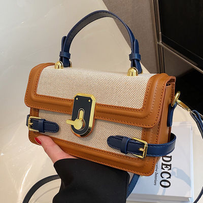 Camera Crossbody Handtas Vintage gebreide stof met lange schouderband en zip sluiting op ins in de zomer