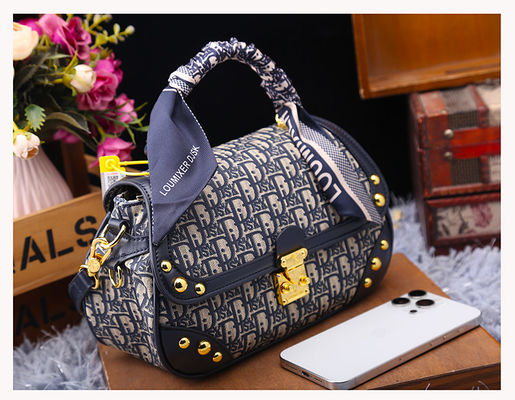 Stijlvolle Elephant Pattern Crossbody Bag voor vrouwen gemaakt van duurzaam PVC-leer