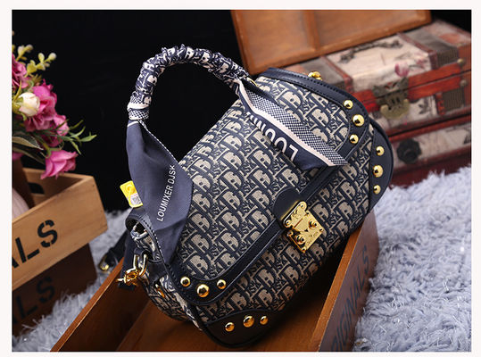 Stijlvolle Elephant Pattern Crossbody Bag voor vrouwen gemaakt van duurzaam PVC-leer