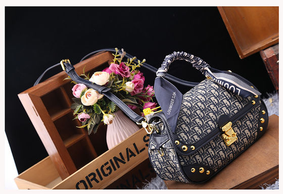 Stijlvolle Elephant Pattern Crossbody Bag voor vrouwen gemaakt van duurzaam PVC-leer