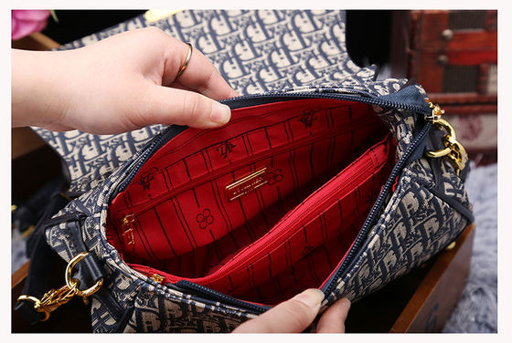Stijlvolle Elephant Pattern Crossbody Bag voor vrouwen gemaakt van duurzaam PVC-leer