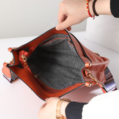Leopard Print Vegan Leather Dames Shoulder Bag met gitaarband en enkel handvat