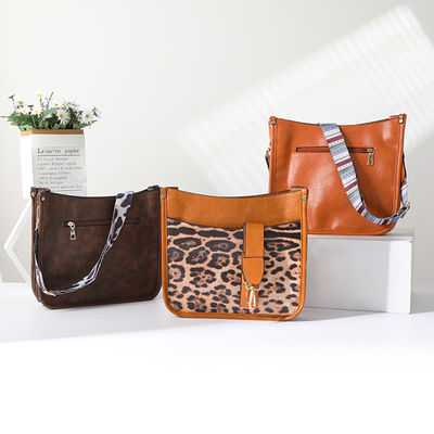 Leopard Print Vegan Leather Dames Shoulder Bag met gitaarband en enkel handvat