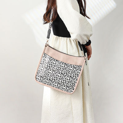 Leopard Print Vegan Leather Dames Shoulder Bag met gitaarband en enkel handvat