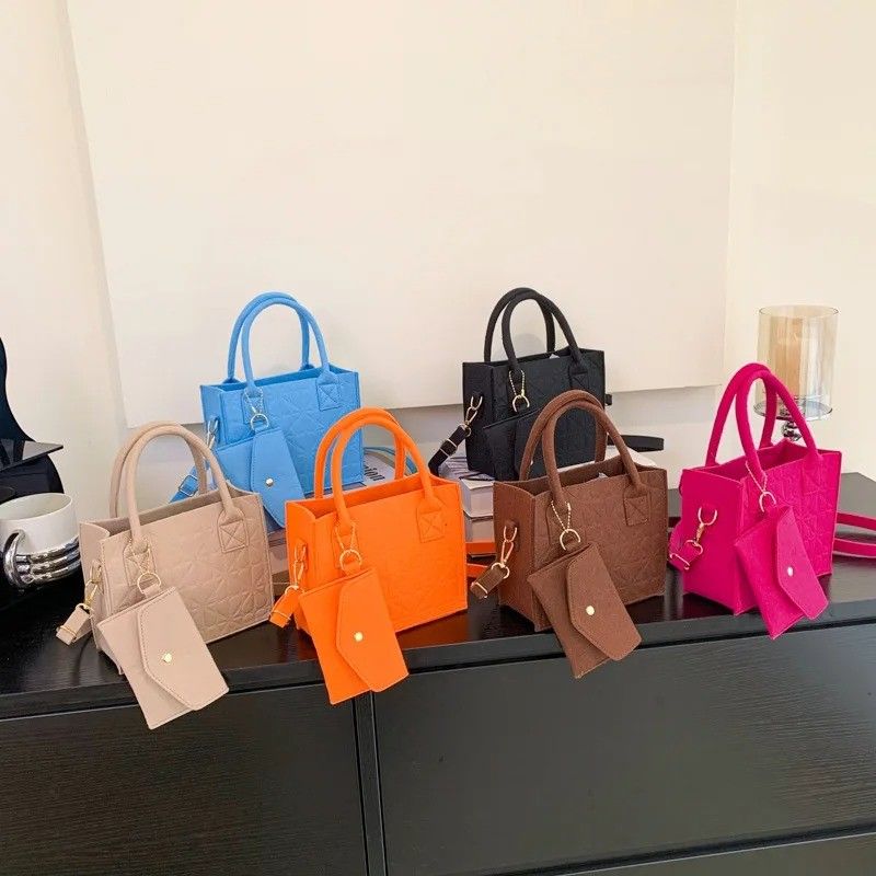 Vintage stijl felt schoudertas voor stijlvolle dames gemaakt van lichtgewicht materiaal